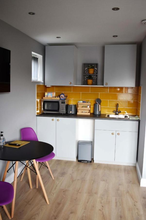Modern Luxury 1 Bed Apartment With Parking Near Stansted Airport สแตนสเต็ด เมาท์ฟิทเช็ต ภายนอก รูปภาพ